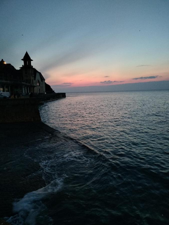 Entre Mer Et Montagne Гранвил Екстериор снимка